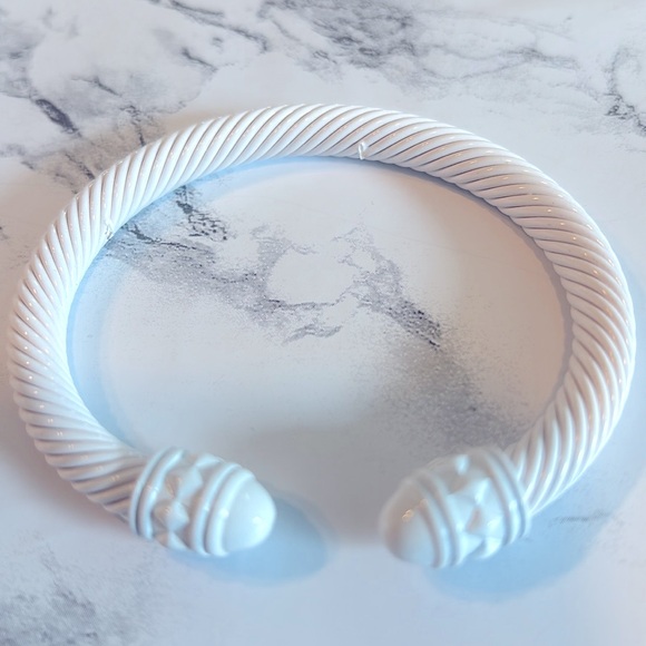 Colorful metal WHITE coated twist bracelet. - Picture 4 of 4
